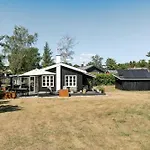 Feriehus Here, Time Is Tuned Into Intimacy And Coziness Hadsund