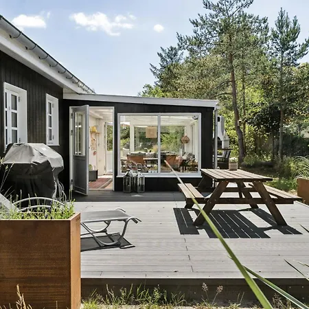 Here, Time Is Tuned Into Intimacy And Coziness 度假居