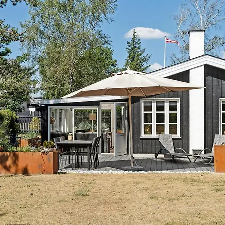 Here, Time Is Tuned Into Intimacy And Coziness 度假居 *