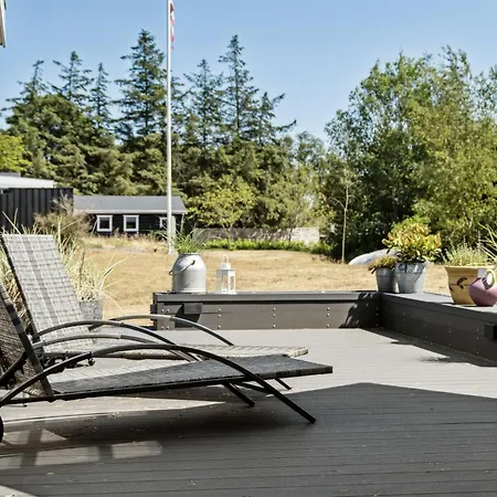 度假居 Here, Time Is Tuned Into Intimacy And Coziness