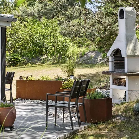 Here, Time Is Tuned Into Intimacy And Coziness Tatil Evi Hadsund